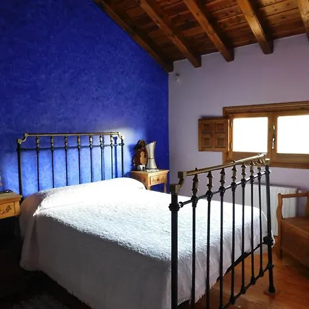 Hoyas I Y Ii Holiday home Tolbanos de Arriba